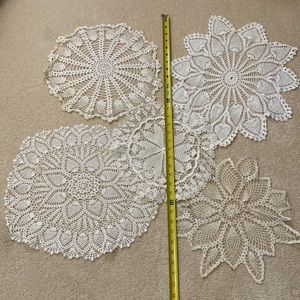 5 vintage crocheted doilies